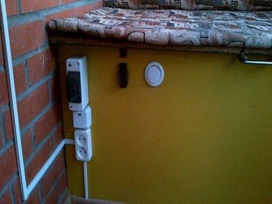 Do-it-yourself cellar on the balcony 