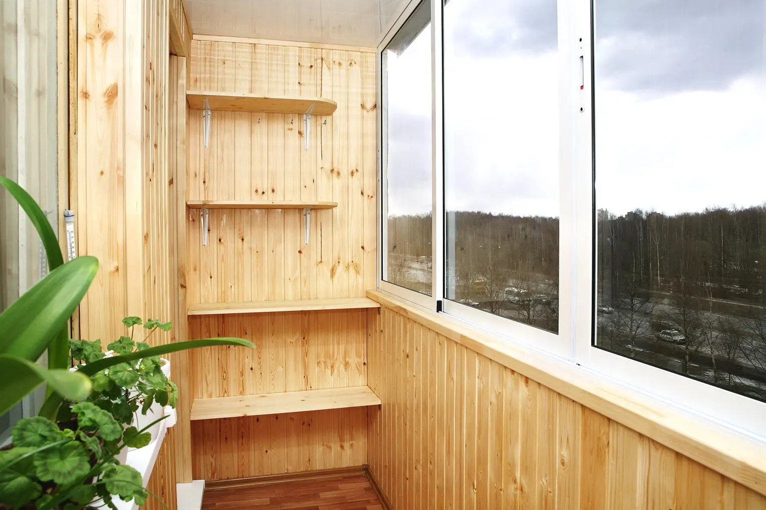 Do-it-yourself cellar on the balcony 