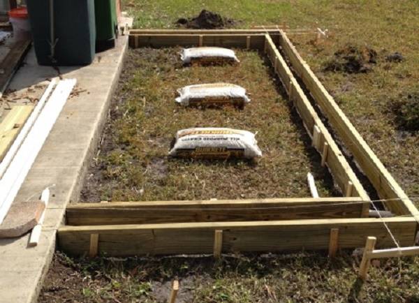 Do-it-yourself chicken coop for 15 chickens