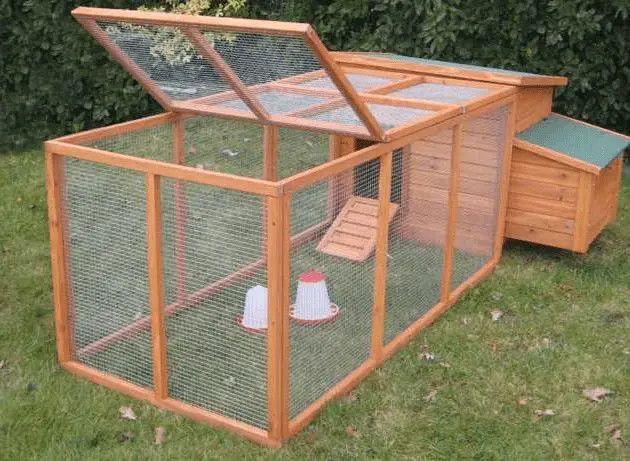 Do-it-yourself chicken coop for the summer 