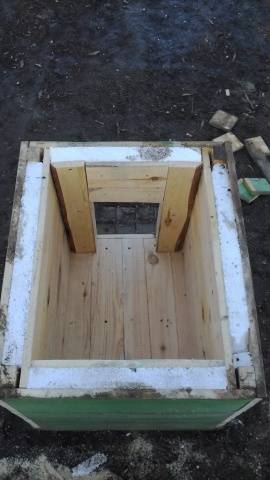 Do-it-yourself dog house from boards