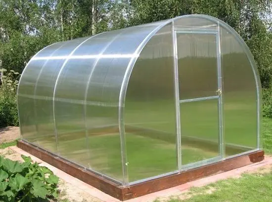 Do-it-yourself foundation for a polycarbonate greenhouse