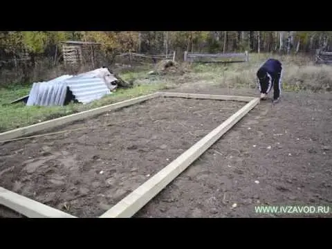 Do-it-yourself foundation for a polycarbonate greenhouse