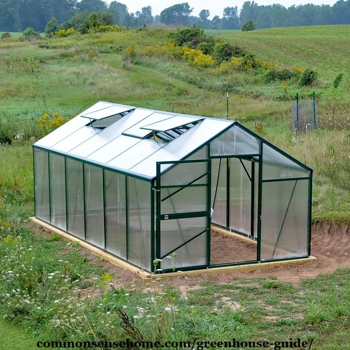 Do-it-yourself foundation for a polycarbonate greenhouse