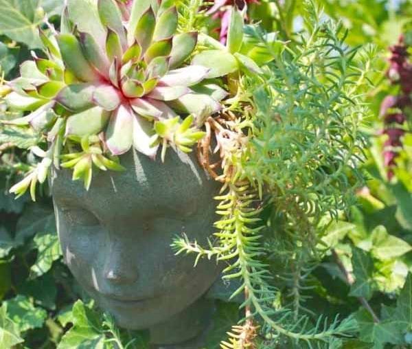 Do-it-yourself garden figures made of cement: how to make concrete crafts for a summer residence