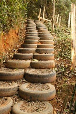 Do-it-yourself garden paths from tires + photo