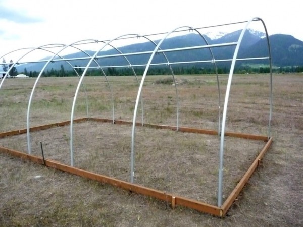 Do-it-yourself greenhouse frame from a profile pipe