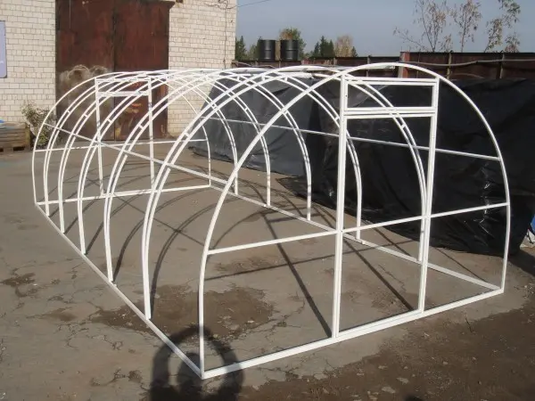 Do-it-yourself greenhouse frame from a profile pipe