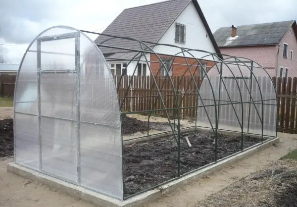 Do-it-yourself greenhouse frame from a profile pipe