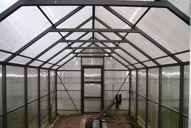 Do-it-yourself greenhouse from a galvanized profile