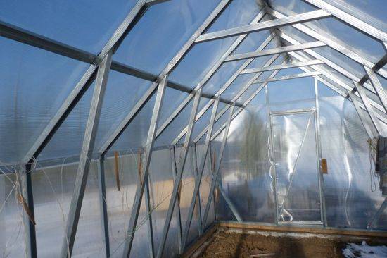 Do-it-yourself greenhouse from a galvanized profile