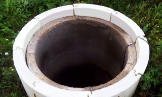 Do-it-yourself insulation of a well from concrete rings: how to reliably protect it from freezing