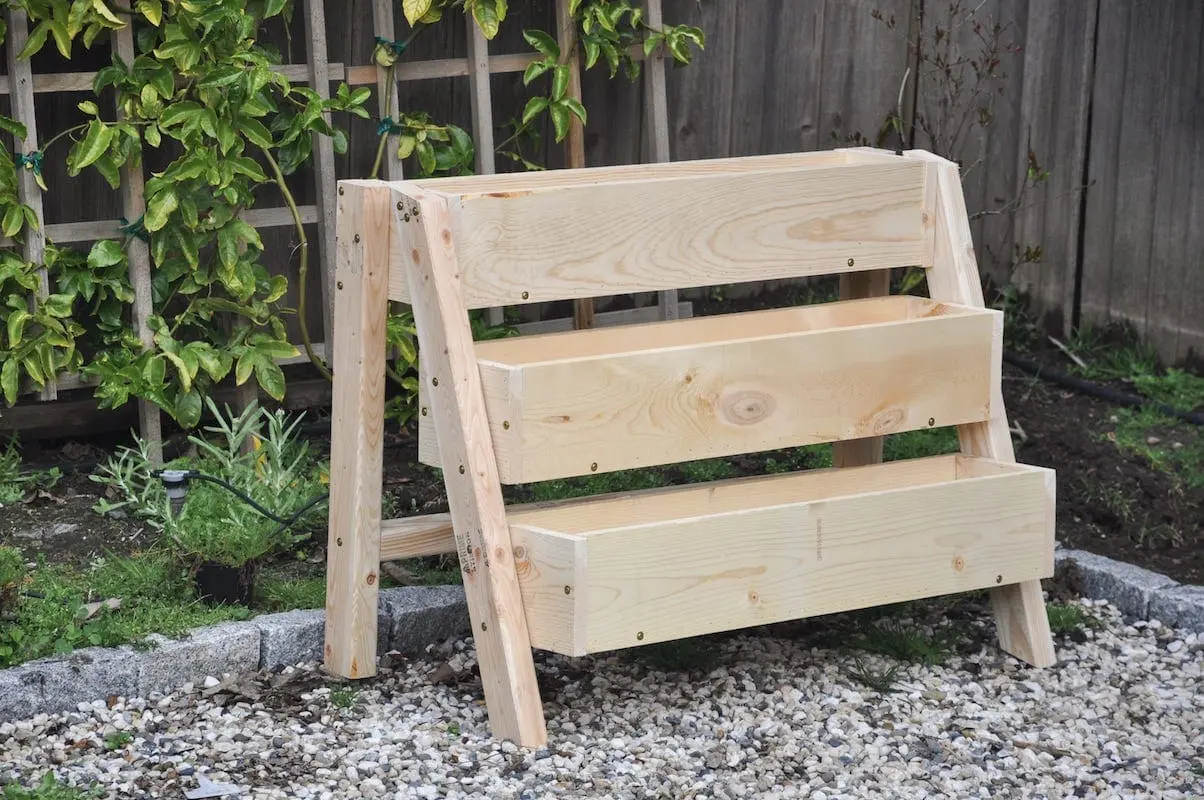 Do-it-yourself multi-tiered beds for strawberries