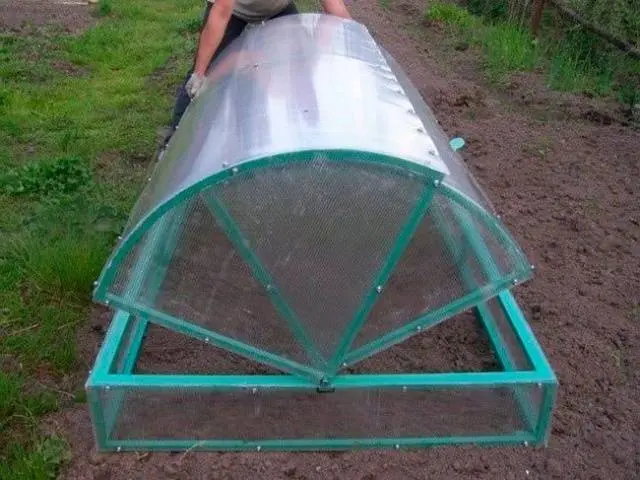 Do-it-yourself polycarbonate greenhouse + drawings