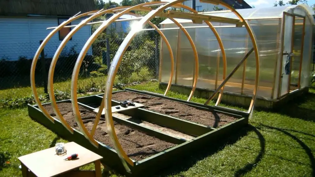 Do-it-yourself polycarbonate greenhouse step by step