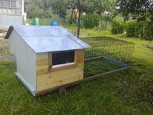 Do-it-yourself portable chicken coops: photo + drawings