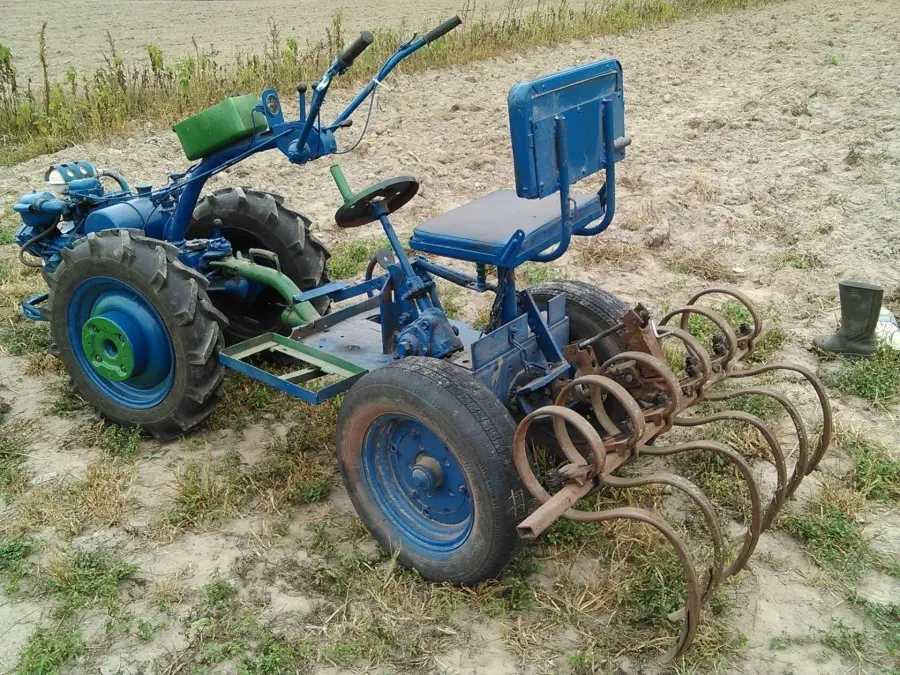 Do-it-yourself shovel for a walk-behind tractor: drawings and tips