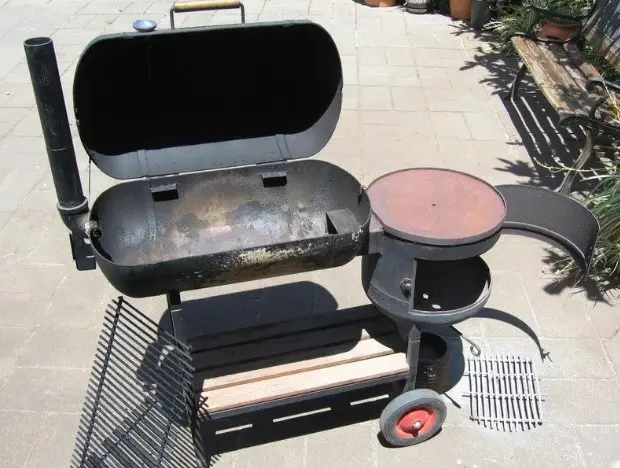 Do-it-yourself smokehouse-barbecue from a gas cylinder: drawings, photos, videos