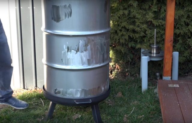 Do-it-yourself smokehouse from a barrel of 200 liters: drawings, photos, videos