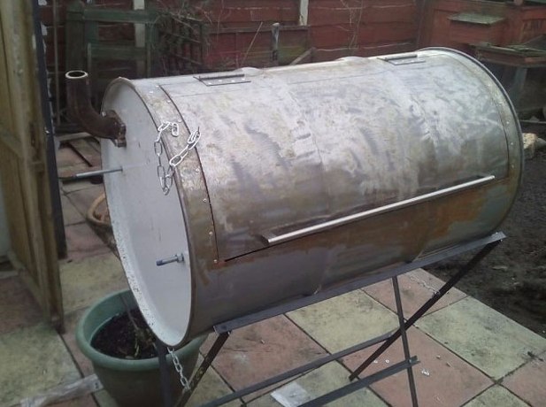 Do-it-yourself smokehouse from a barrel of 200 liters: drawings, photos, videos