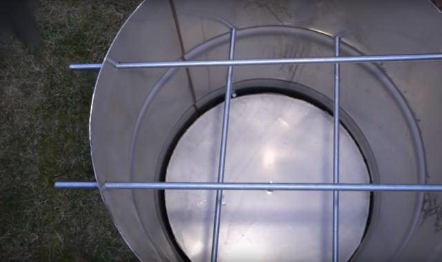 Do-it-yourself smokehouse from a barrel of 200 liters: drawings, photos, videos