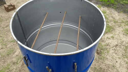 Do-it-yourself smokehouse from a barrel of 200 liters: drawings, photos, videos