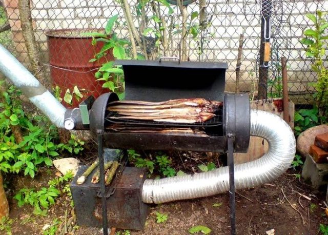 Do-it-yourself smokehouse from a gas cylinder: photos, drawings, video