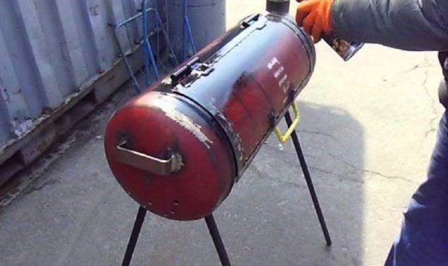 Do-it-yourself smokehouse from a gas cylinder: photos, drawings, video