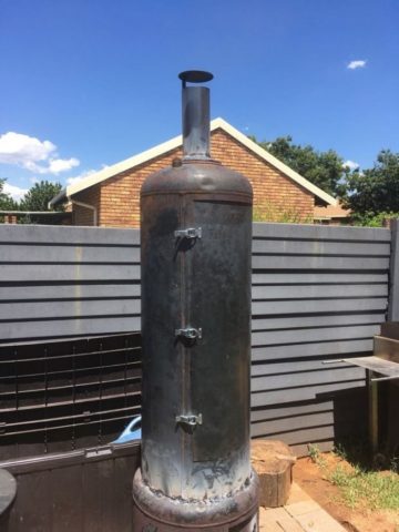 Do-it-yourself smokehouse from a gas cylinder: photos, drawings, video