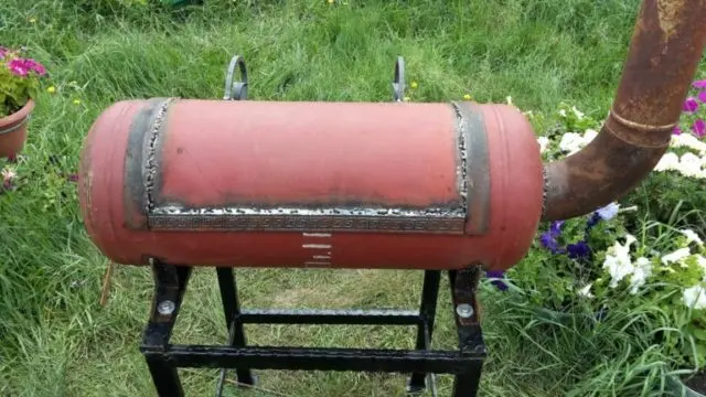 Do-it-yourself smokehouse from a gas cylinder: photos, drawings, video