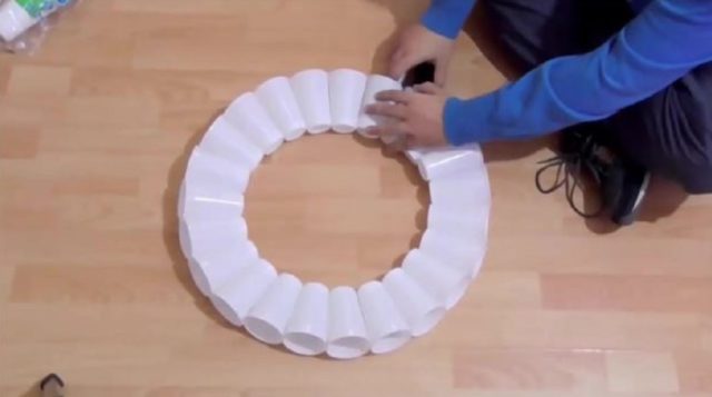 Do-it-yourself snowman made of plastic cups: step by step instructions + photo