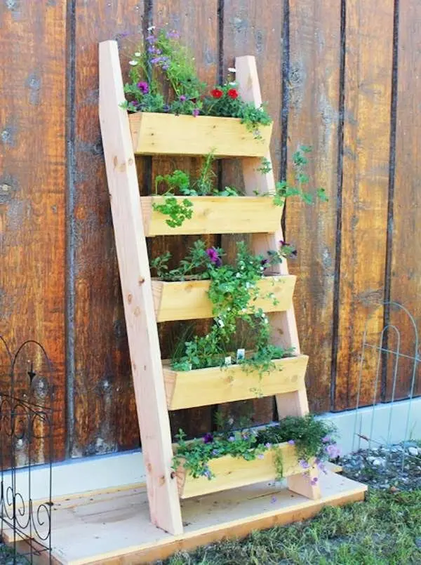 Do-it-yourself vertical flower beds from improvised means