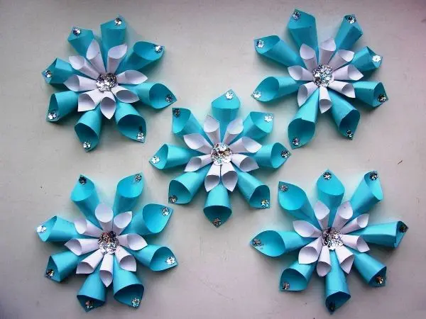 Do-it-yourself voluminous paper snowflake step by step: templates + diagrams