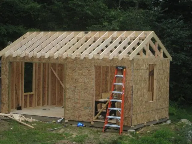 Do-it-yourself winter chicken coop for 100 chickens