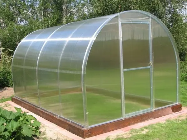 Do-it-yourself winter greenhouses: the best projects with photos