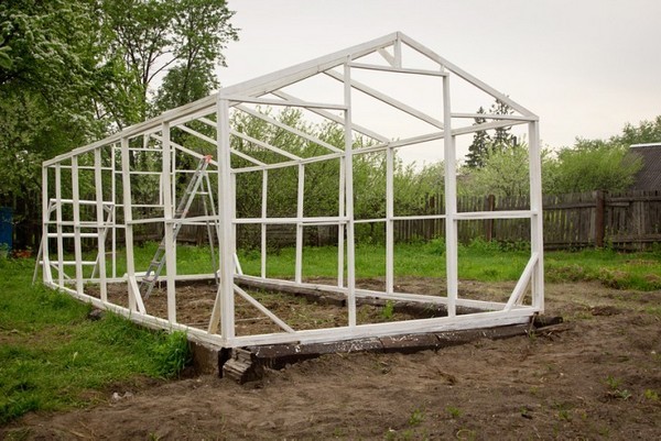 Do-it-yourself winter greenhouses: the best projects with photos