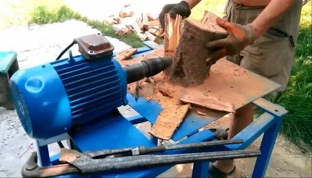 Do-it-yourself wood splitter from the engine of a washing machine