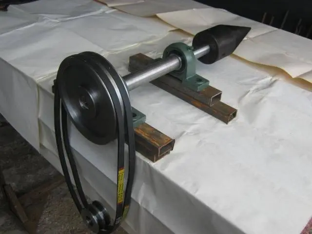 Do-it-yourself wood splitter from the engine of a washing machine