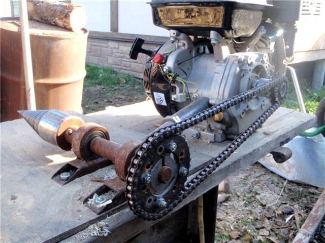 Do-it-yourself wood splitter from the engine of a washing machine