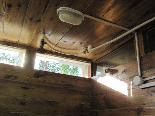 Do-it-yourself wooden shower-toilet for a summer residence