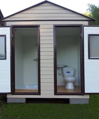 Do-it-yourself wooden shower-toilet for a summer residence