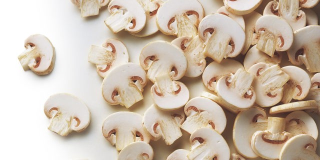 Dried champignons: how to dry in an electric dryer, in the oven