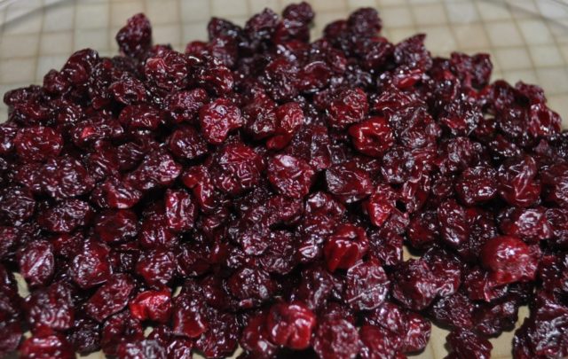 Dried cherries for the winter at home: how to cook in the oven, in an electric dryer, in the sun