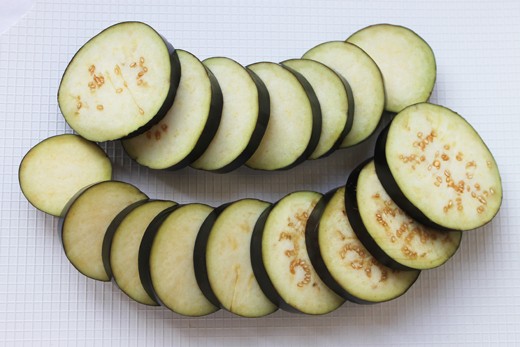 Dried eggplant for the winter at home