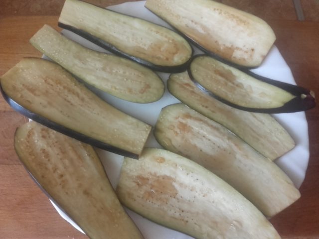 Dried eggplant for the winter at home