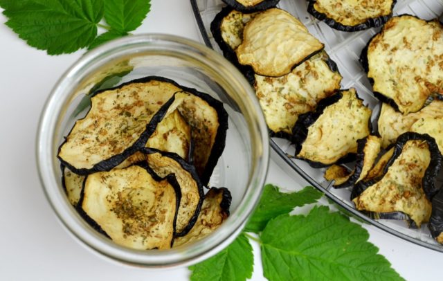 Dried eggplant for the winter at home