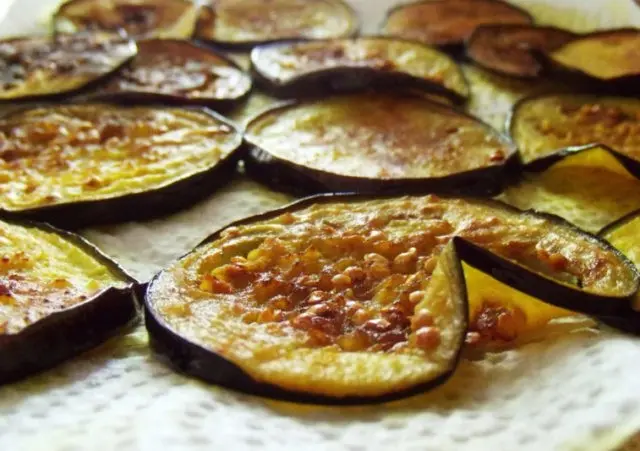 Dried eggplant for the winter: cooking recipes