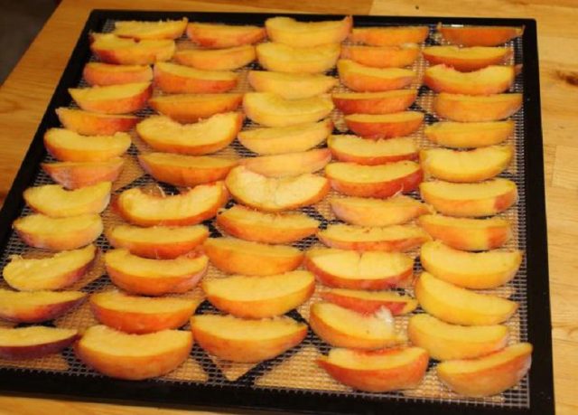 Dried peaches at home