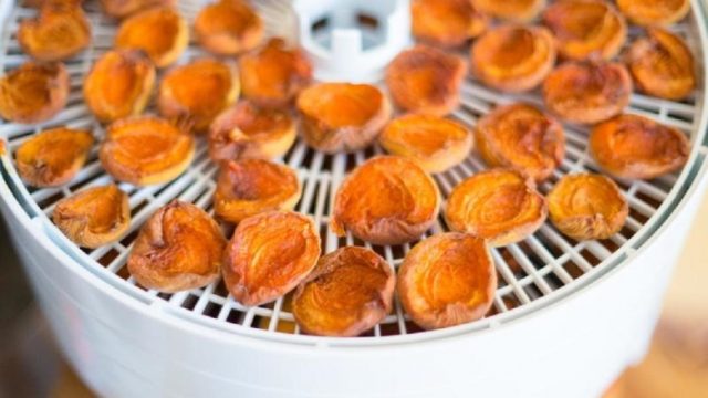 Dried peaches at home