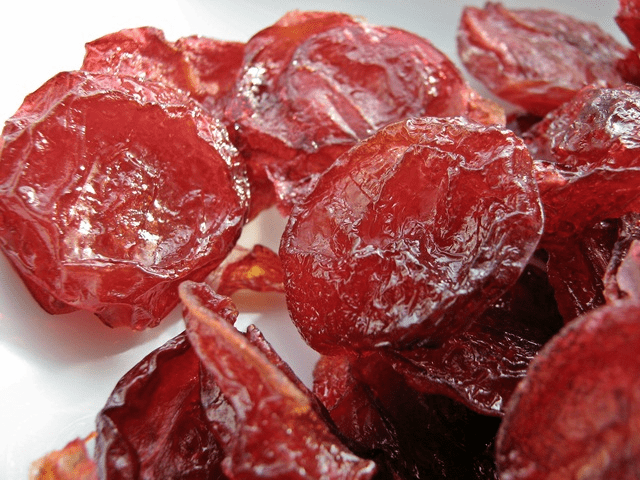 Dried plums at home